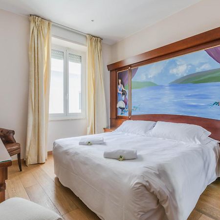 Hotiday Room Collection - Mediterranee Alassio Bagian luar foto