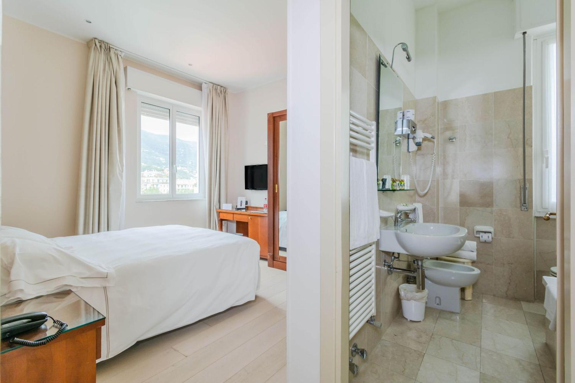 Hotiday Room Collection - Mediterranee Alassio Bagian luar foto